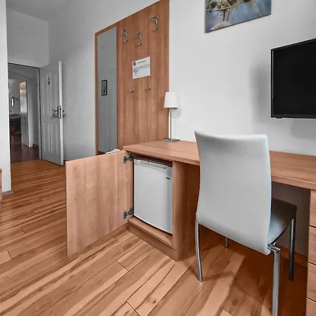 Josef Wolfik Strasse 10 *