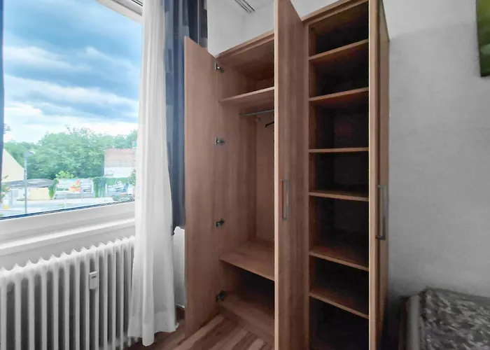 Josef Wolfik Strasse 10 * Stockerau