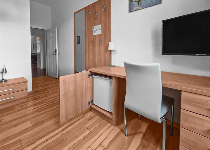 Josef Wolfik Strasse 10 *